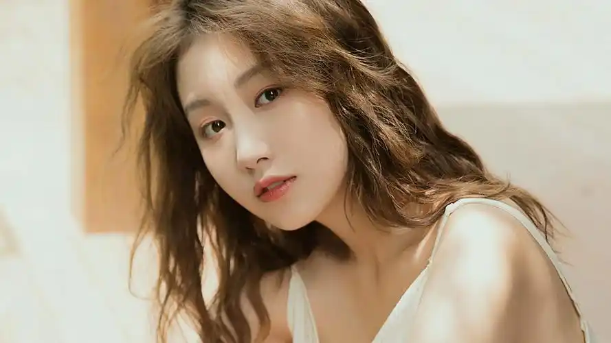 2021-03-11浏览:(389)标签:格式:jpg下载高清原图热门壁纸标签许玮宁