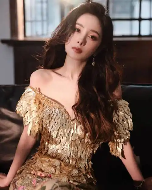 杨幂鎏金羽毛裙##杨幂