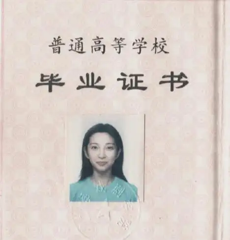 "没忍住哭了一下午",大学生晒"毁容式"证件照,看完笑出鹅叫_同学_毕业