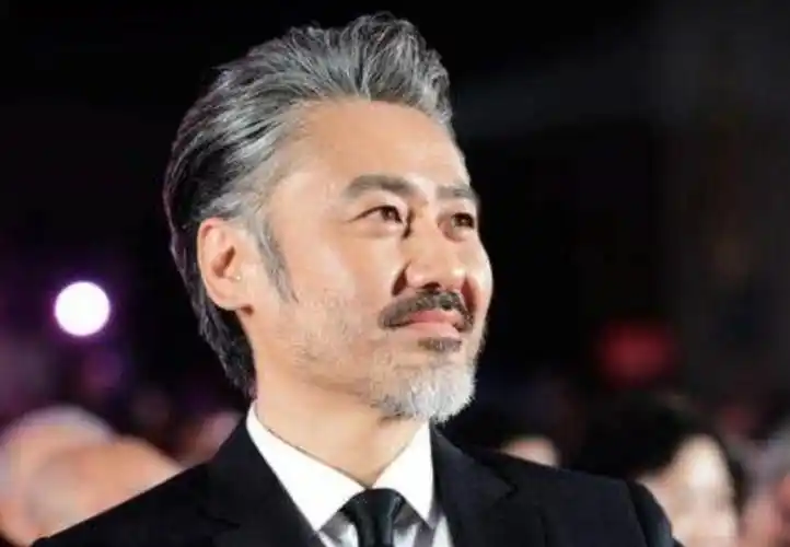 胡歌成熟,而他因为胡子改变人生