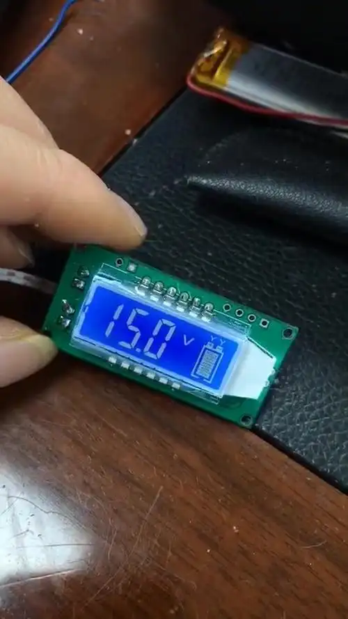 定制电池电压测试lcd液晶显示屏蓝底白字锂电池电量显示器电量lcd
