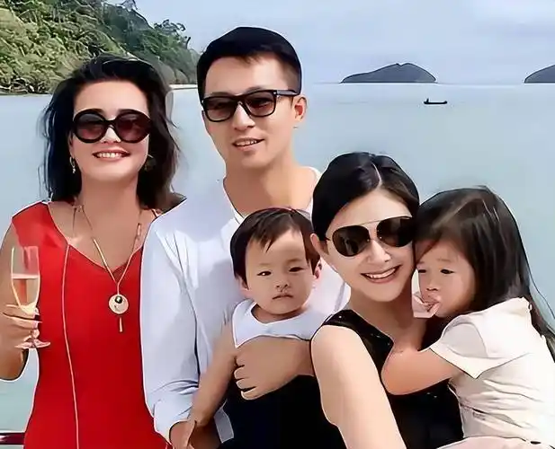 毒舌金星直播间骂张兰,众网友打抱不平,直呼:金星骂错人了!