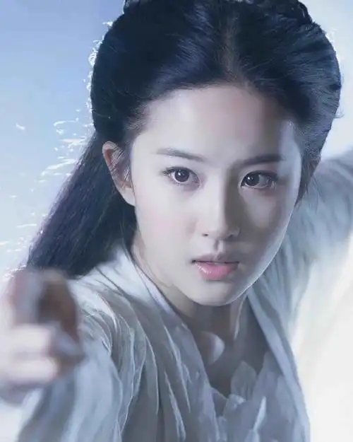 刘亦菲37岁庆生照