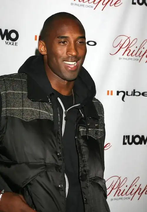 篮天下超话#科比#2009年,科比登上意大利时尚杂志《luomo vogue》