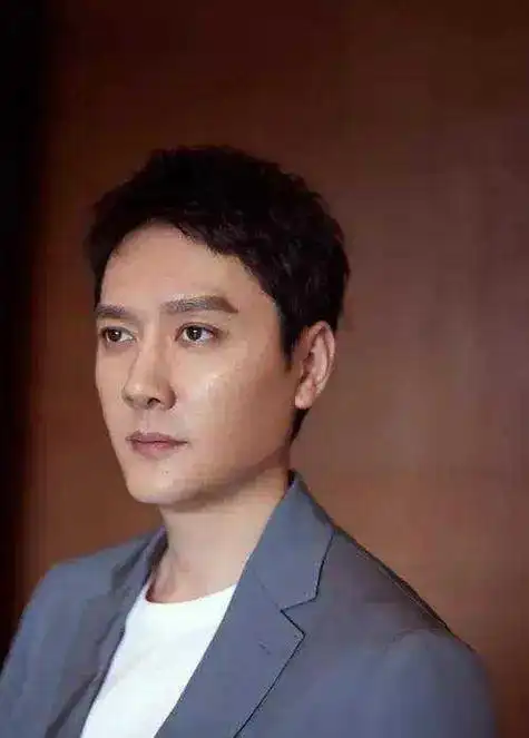 冯绍峰家庭风波大揭秘现任拒认亲子娱乐圈情感风暴再升级