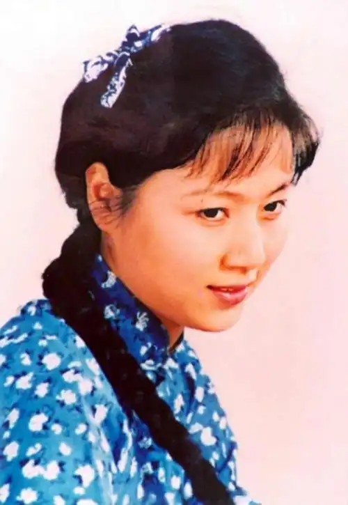 余秋雨前妻李红:上海本地女嫁给无房外地男,结婚10年老公出轨