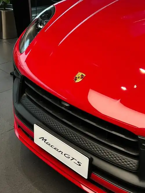 果然得是保时捷7515什么颜色都能轻松驾驭保时捷macan gts 胭脂红