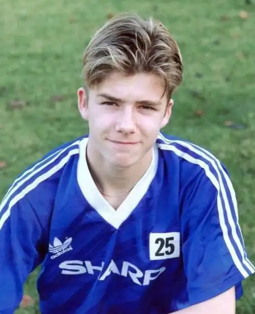 很多人只记得贝克汉姆取得的成就却忘了他年轻时的盛世美颜