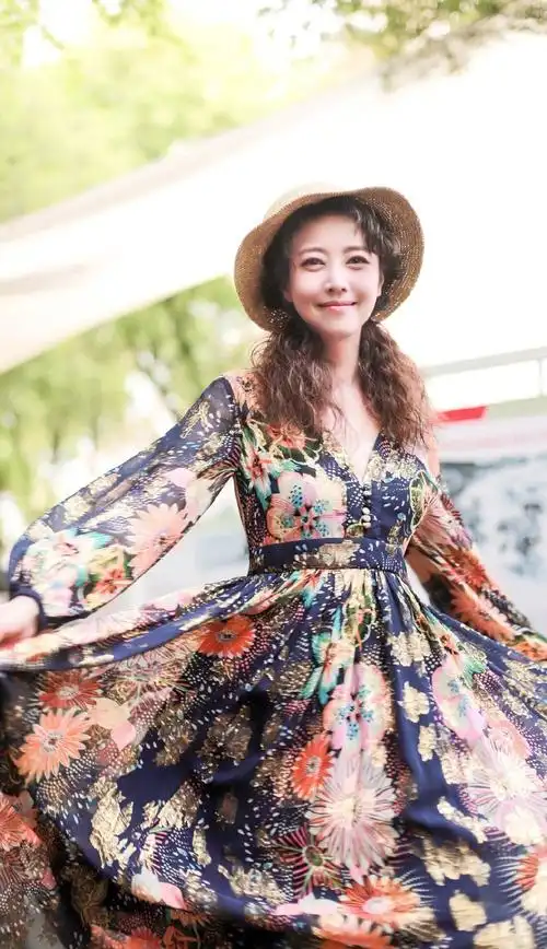 周海媚双马尾印花裙宛如少女俏皮美照图片28