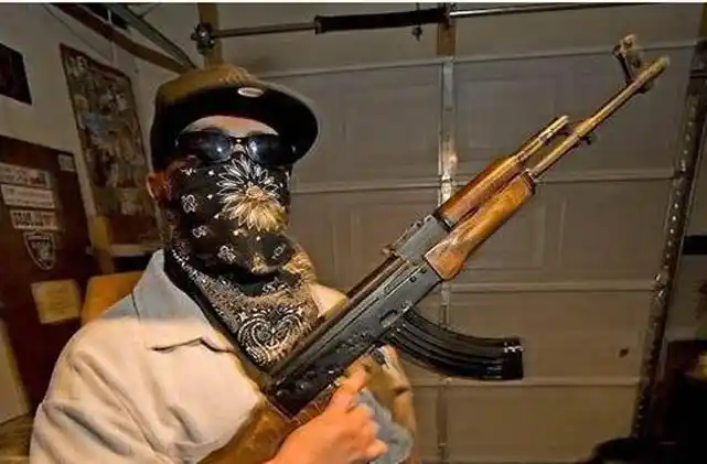 黑帮比政府还牛的国家,武器和钱都不缺,却没搞好军事力量