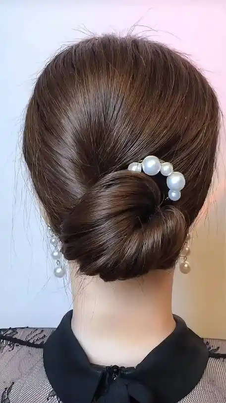 参加正式场合就扎这款花苞丸子头#发型教程#999款经典发型的微博视频