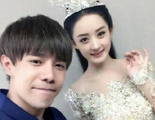 赵建飞结婚照片_赵丽颖和她妈简直一模一样