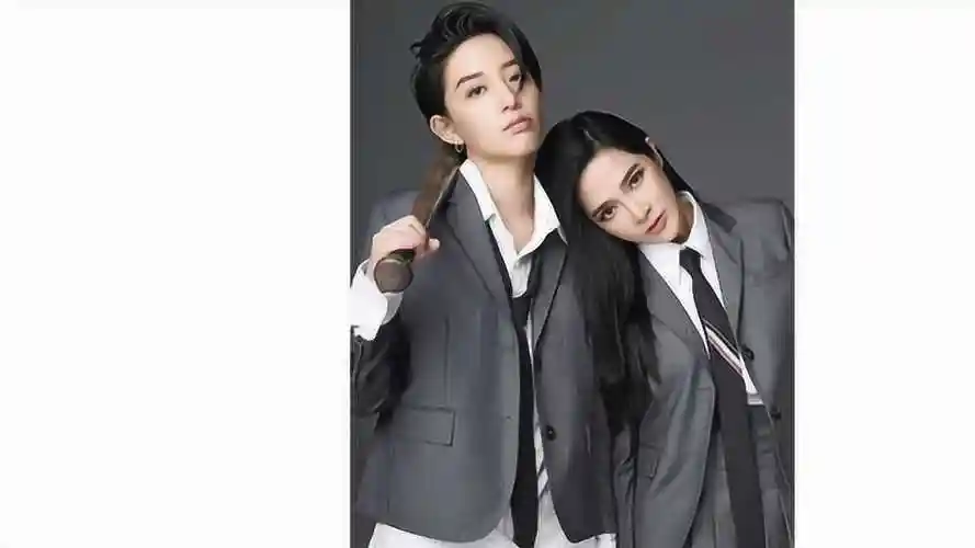 李斯丹妮孟佳候场还没上台就嗨起来了李四蛋儿越来越帅气了