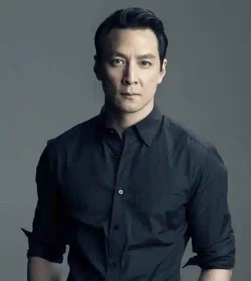 昔日国际范男神吴彦祖,再现"苏大强"经典发际线,网友:太抢镜_角色