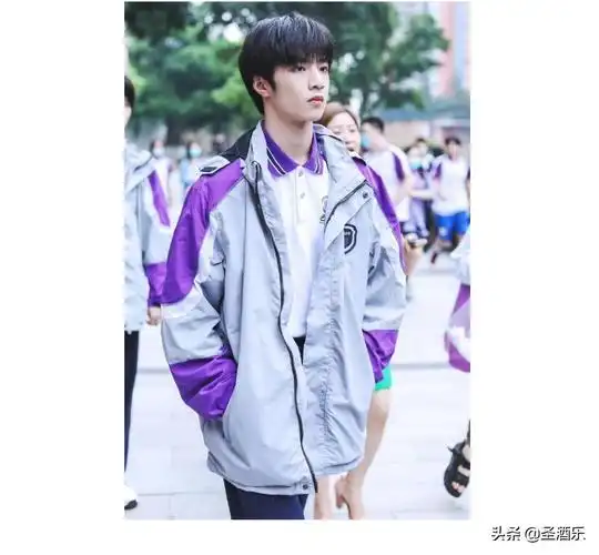 最帅高中生刘耀文北京国际高中刘耀文被拍