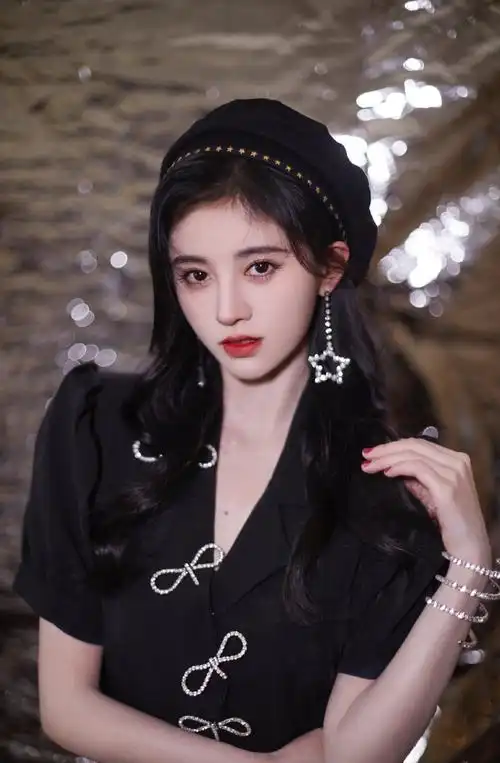 鞠婧祎遇"电梯门"事件,被黑后首次发文回应:谢谢善良的人