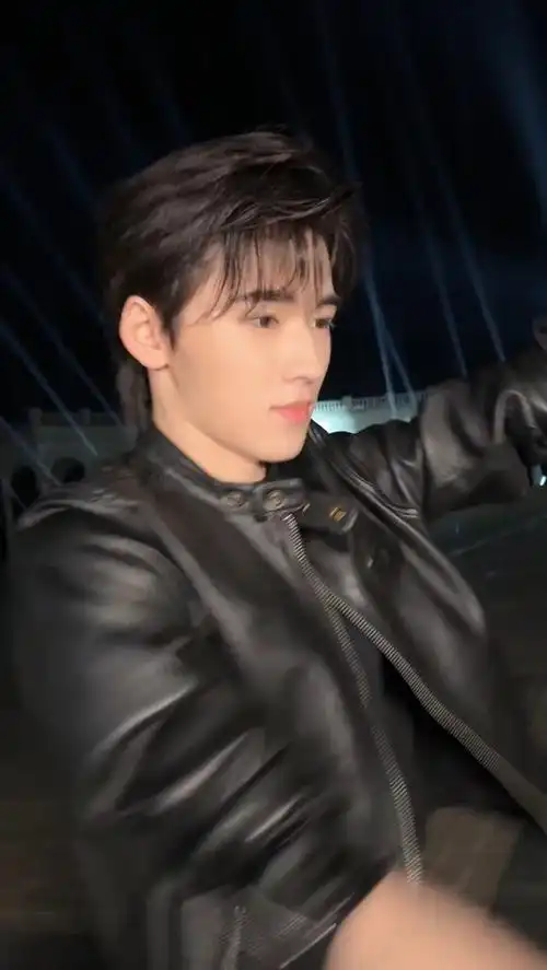 大时代卡点挑战之宋亚轩篇露出额头的轩轩 成熟 好有魅力