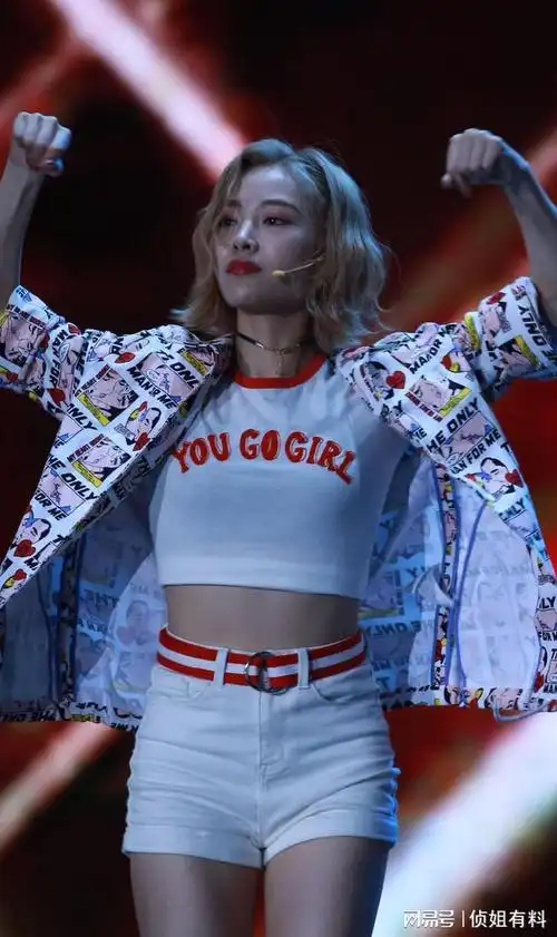 许佳琪白色热裤表演现场近距离抓拍原生态无修复超清原图啥水平