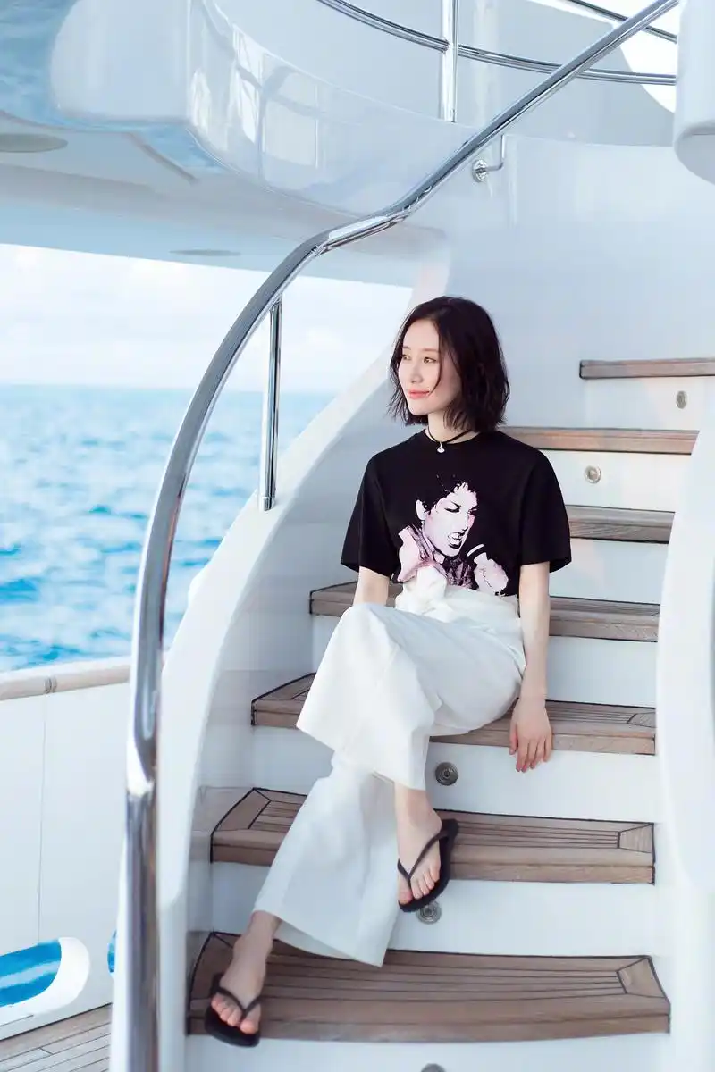 舒畅在30岁红了,只因剪对摩卡波波头短发造型,时髦又减龄