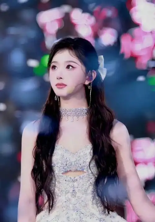 孔雪儿异兽直拍#不允许有人没看过《异兽》舞台上的小雪,真的好美像