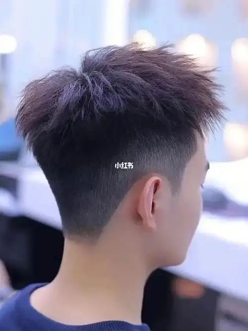 扁平后脑勺男士最适合的发型