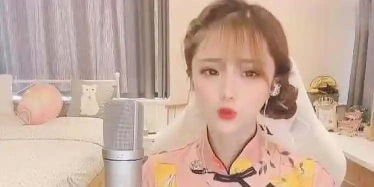 思思终于对《大海》下手了,烟嗓般的声音,唱的竟然比原唱还好听