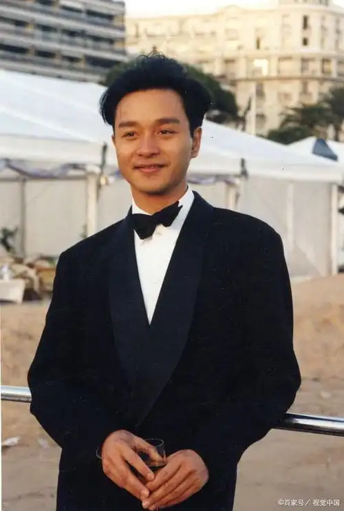 张国荣在20世纪80年代和90年代是香港乐坛的代表人物,也是一位备受