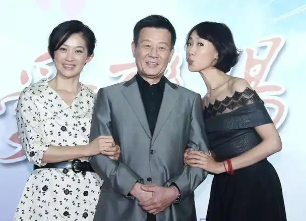 回忆过往,寇世勋说太累了,表示后悔崔瑶琪和许黎丹各为寇世勋生下一儿