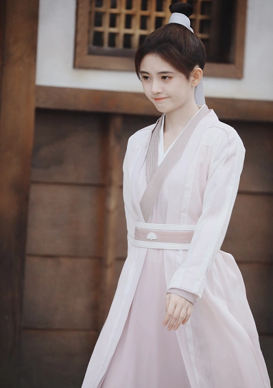 原创鞠婧祎小龙女定妆被公开,被赞超越刘亦菲,网友:像极了我姑妈