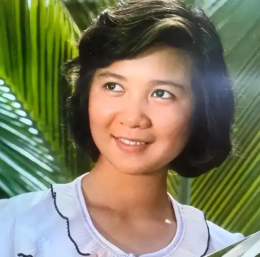 很多人都不知道,在成为喜剧女王之前,蔡明是一个极为漂亮且有灵气的女