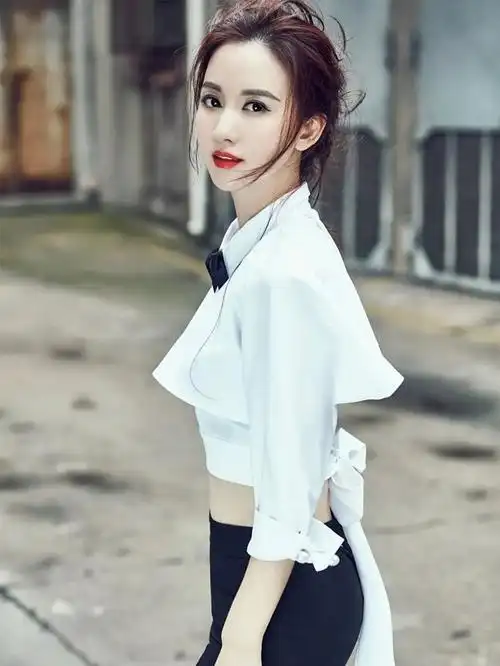 张萌,身高171cm,体重50kg,1981年出生于天津市,毕业于澳大利亚悉尼新