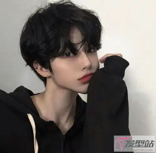 最火女生超a短发 头发剪短帅气干练