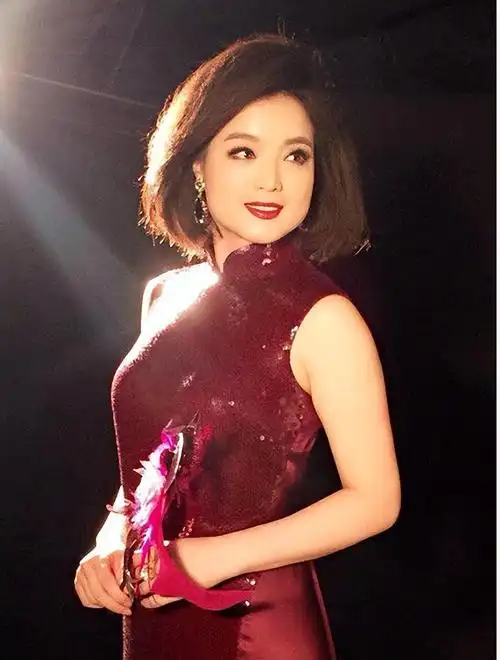 回顾白雪曾有过一段失败婚姻45岁爱上小8岁男友是我的幸运