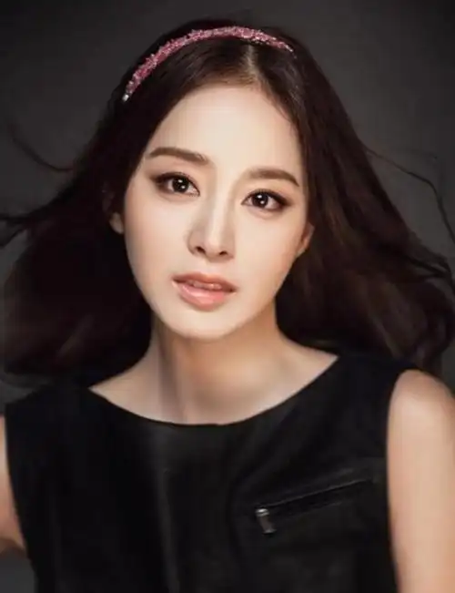 长相清纯气质迷人的天然女神金泰熙