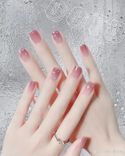 通勤美甲,展现都市女性的优雅与力量,适合上班族学生党专属美甲