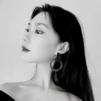 黑白女生头像孤傲高冷 好看的头像女生侧面图片