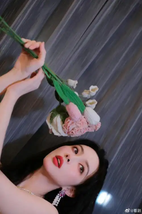 姐姐这组照片好甜好梦幻呀好精致的一张脸,爱住了