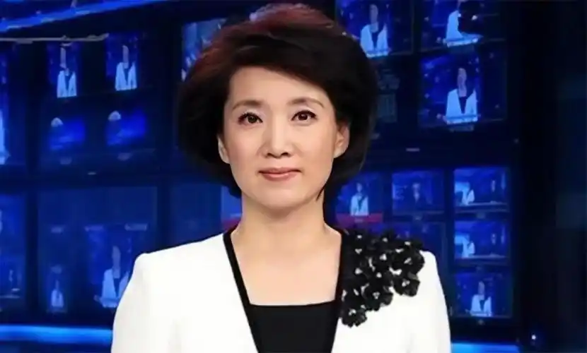 主持《新闻联播》是很严谨专业的工作,容不得一点错误.