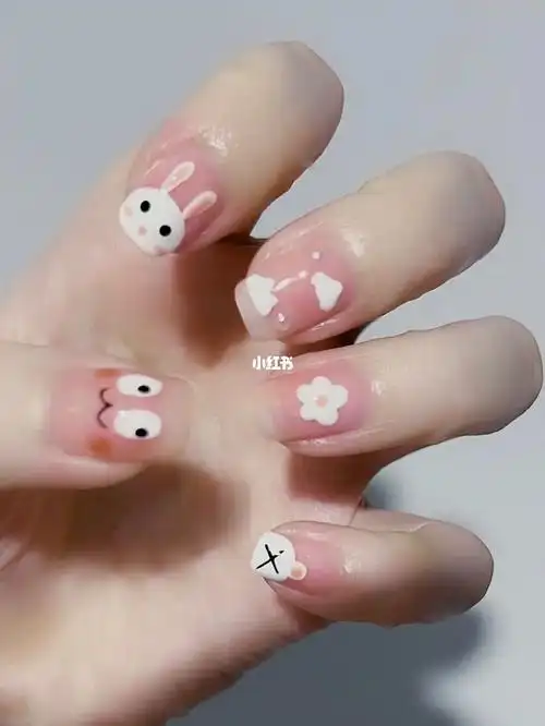 美甲自由后的疯狂报复,8月是可可爱爱的小兔子#可爱美甲  #手绘美甲