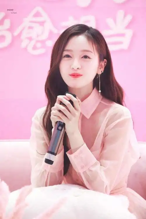 创造营的宝藏女孩吴亦凡连夸不停吴宣仪力挺出道