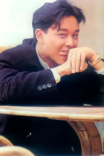 张国荣把手放在嘴边的那张照片原图