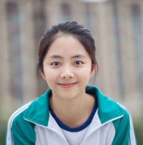 求一张谭松韵高清正脸的图片,最好是没有刘海露额头的那种.