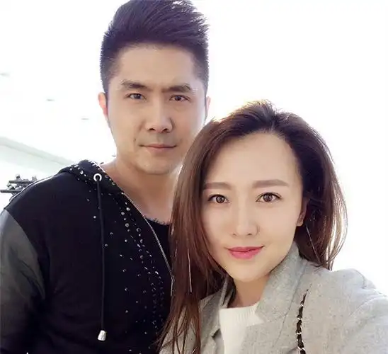 个人资料潘阳老公石磊是一位出生于音乐世家的企业家,从小在香港长大