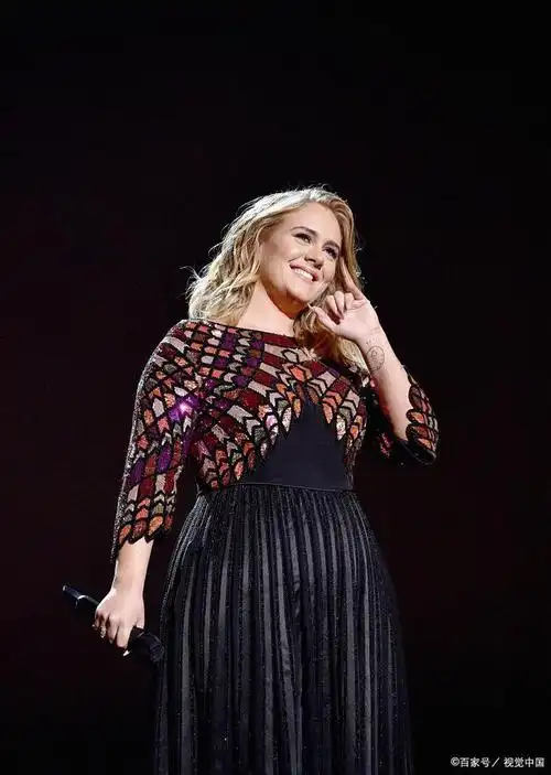 阿黛尔——声音富有磁性而浑厚,舞台风格简约的歌手