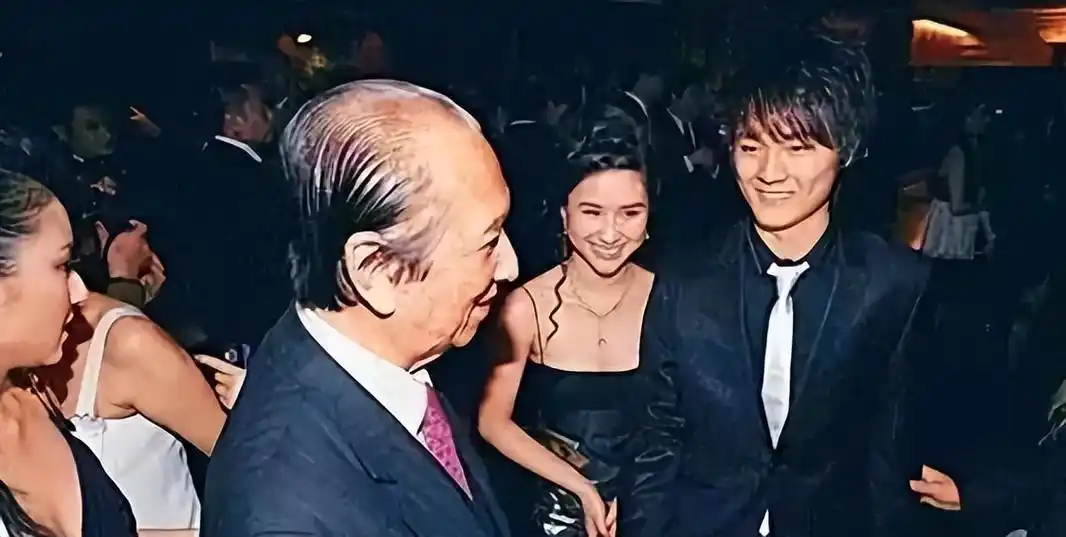 "顶级名媛"何超莲:苦恋吴克群,婉拒霍启山,年仅32身价400亿