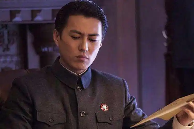 跟学老干部靳东高衣q穿搭