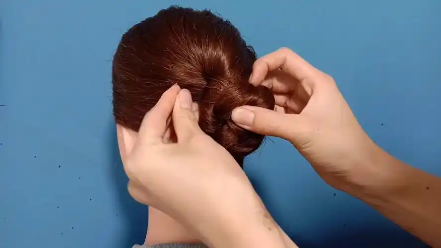 【流行发型】40-50岁气质女人,这样扎头发更加气质,自信满满干练时髦