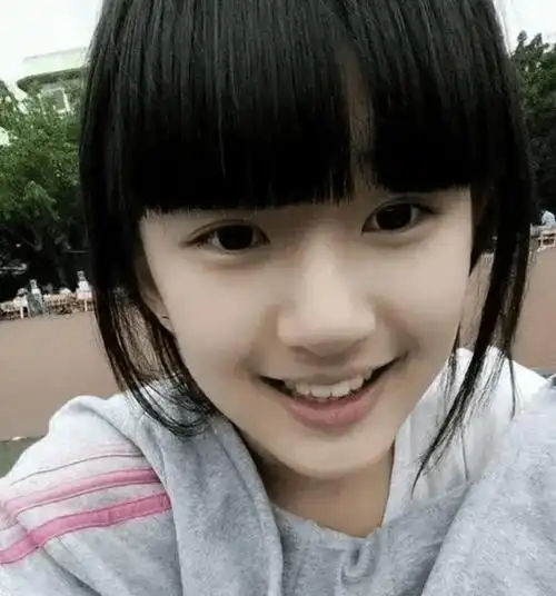 发型千万种,为何"鲶鱼须"最受这届中学女生欢迎_齐刘海_女儿_初中生