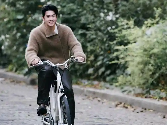 杨洋新剧《雨霖铃》剧照首发,展昭角色引期待.