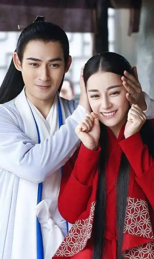 鹿晗和迪丽热巴明星八卦_为什么男明星不愿意和热巴拍吻戏?